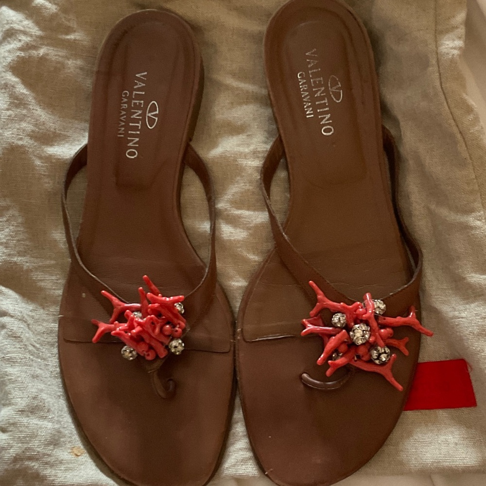 CORAL AND JEWELED VALENTINO GARAVANI leather flip flops gorgeous EU 40 9.5 10